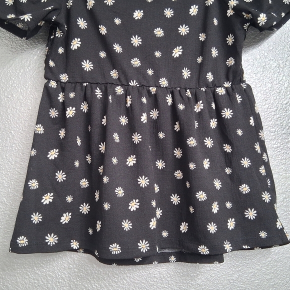 No Boundaries Junior's  Black Floral Smock Top   Size M(7-9) - Picture 6 of 7